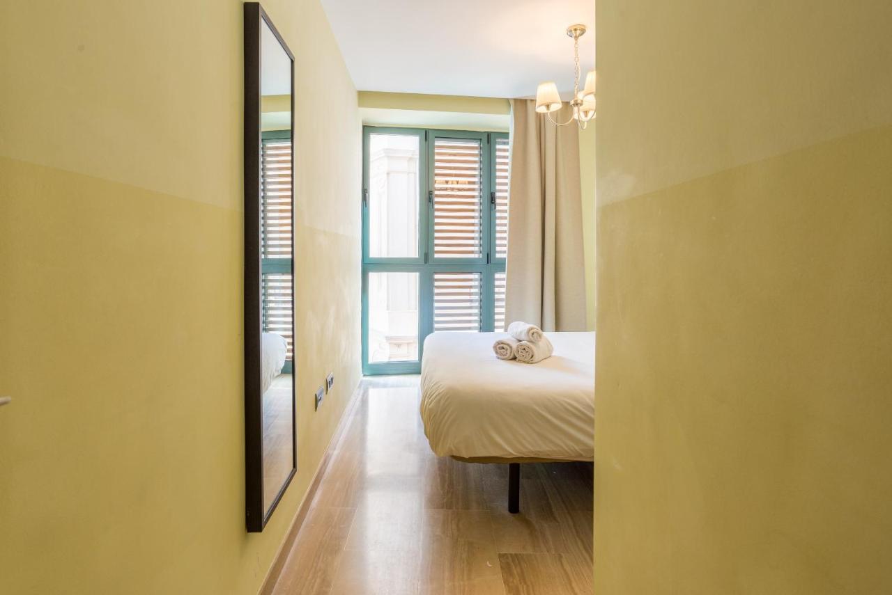 Plaza Uncibay Apartment Malaga Exterior photo