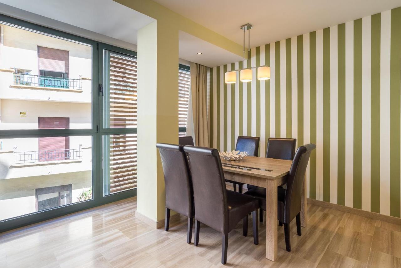 Plaza Uncibay Apartment Malaga Exterior photo
