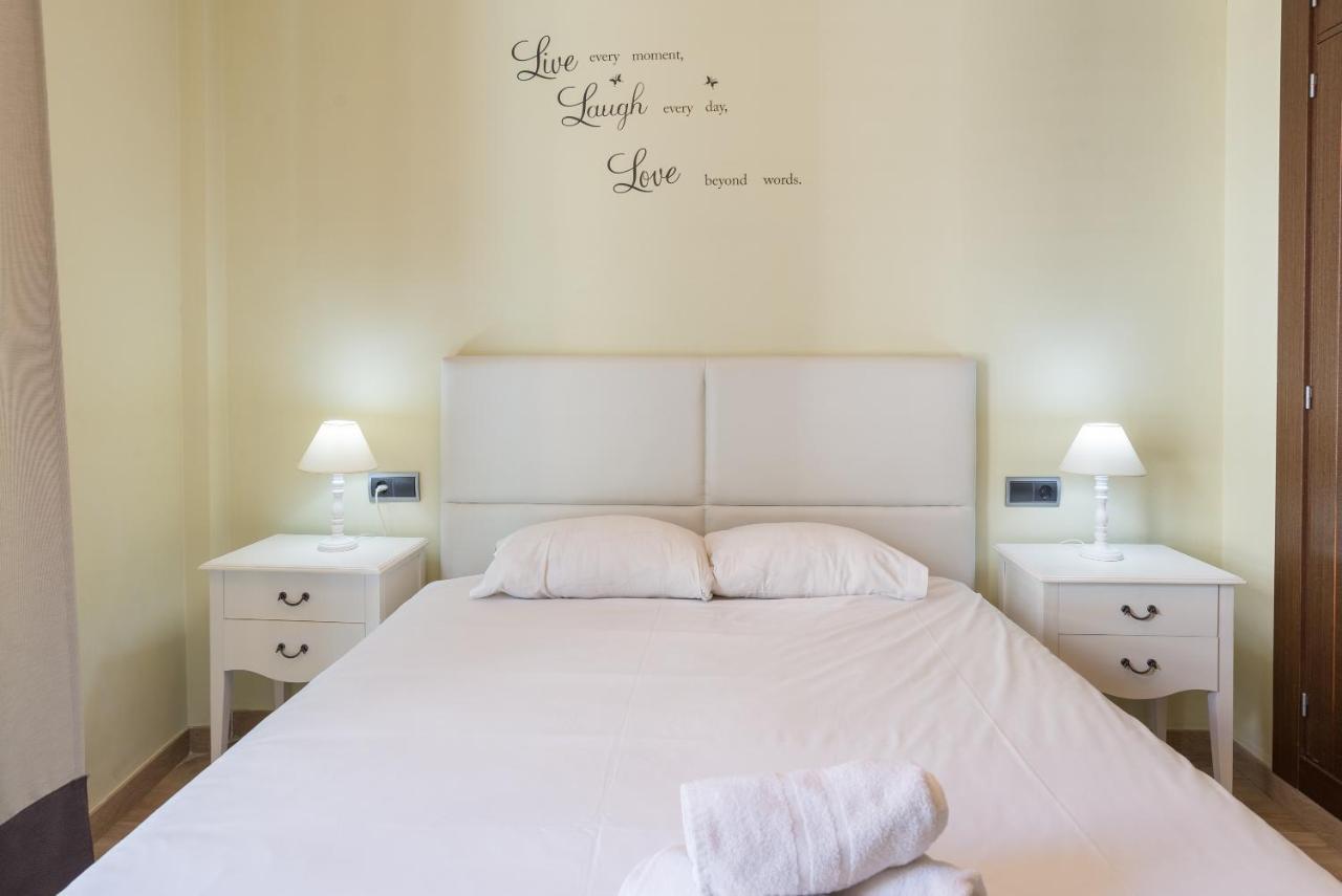 Plaza Uncibay Apartment Malaga Exterior photo